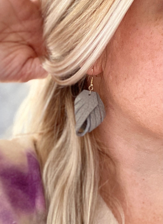 So Airy Earrings in Gray